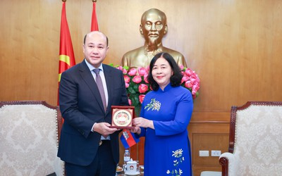 Chủ tịch Bùi Thị Minh Hoài tiếp Đoàn đại biểu cấp cao Hội Liên hiệp thanh niên Campuchia