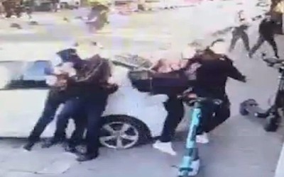 Ô tô mất kiểm soát, tông trúng nhiều học sinh trên vỉa hè