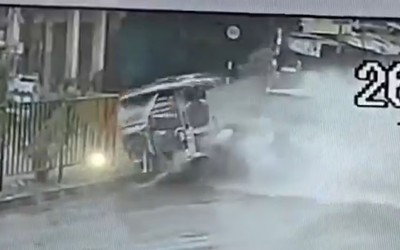 Ô tô tông trúng xe 3 bánh đang dừng đỗ, tài xế tử vong