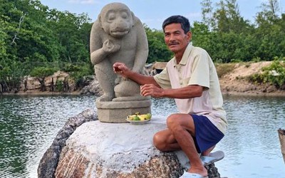 Lão ngư tìm được tượng thần khỉ 800 năm tuổi, có người trả 2 tỷ đồng không bán để giao nộp cho Nhà nước