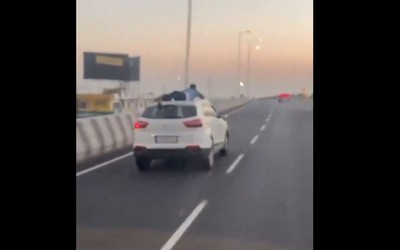 Cảnh sát bám trên nóc xe ô tô trong cuộc rượt đuổi kéo dài gần 40km