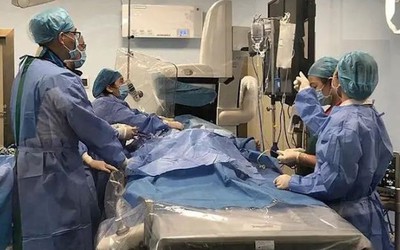 Người phụ nữ 54 tuổi tử vong giữa đêm, bác sĩ cảnh báo  2 loại nước quen thuộc