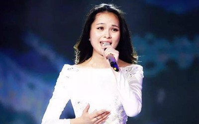 Nữ ca sĩ vừa qua đời vì ung thư ở tuổi 37 là ai?