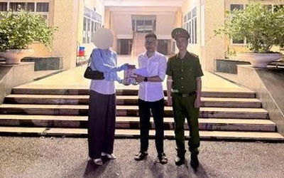Nhặt được 1 tỷ đồng trong quán cà phê, người đàn ông liền báo công an