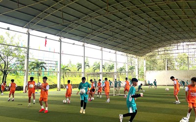 Tân binh Khóa 4 nô nức ngày nhập học, sẵn sàng chinh phục giấc mơ sân cỏ