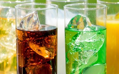 Uống một lon nước ngọt có ga, bạn đã nạp vào cơ thể đến 40g đường