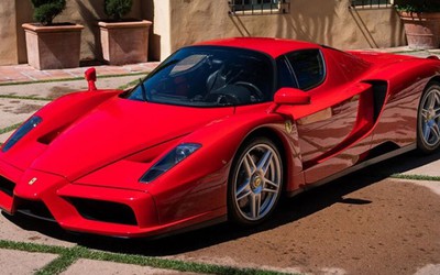 Siêu phẩm triệu đô Ferrari Enzo bị tai nạn vì nguyên nhân khó đỡ