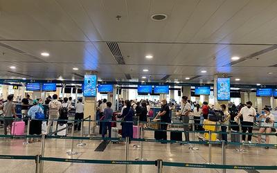 Sân bay Tân Sơn Nhất đón gần 127.000 khách trong ngày 28/4