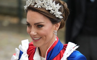 Kate Middleton đeo chuỗi trang sức của Công nương Diana tại Lễ đăng quang