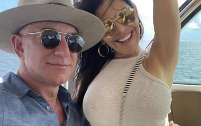 Thông tin tỷ phú Bezos đính hôn với bạn gái "nóng bỏng" được tiết lộ ra sao?