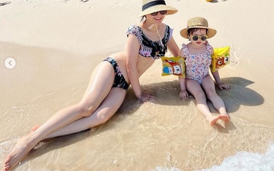 Lan Phương cao 1m6 nhưng thân hình siêu gợi cảm, đứng bên chồng Tây 2m04 vẫn xứng đôi