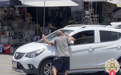 Xôn xao clip người đàn ông chặn đầu ô tô xin tiền, lãnh đạo UBND phường nói gì?