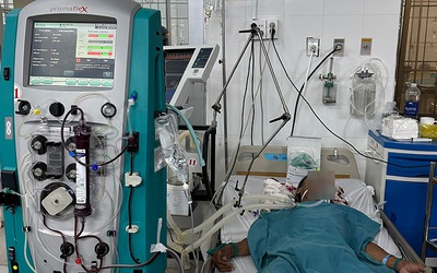 Người đàn ông tử vong nghi do ngộ độc rượu