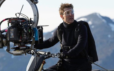 Hé lộ chiếc mô tô Tom Cruise dùng trong "cú nhảy triệu đô" ở Mission Impossible 7