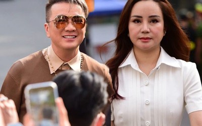 Đàm Vĩnh Hưng, Vy Oanh đến tòa trong ngày xét xử bị cáo Nguyễn Phương Hằng