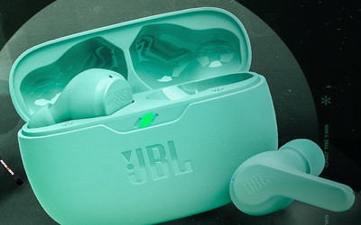 JBL tung bộ 3 tai nghe không dây mới, chống nước và pin "trâu"