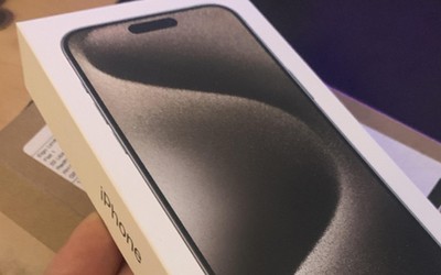 Đặt mua iPhone 15 Pro Max từ Apple, nhưng nhận thứ không ngờ