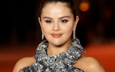 Làm thế nào để có được bộ móng có độ bóng cao tối giản như Selena Gomez