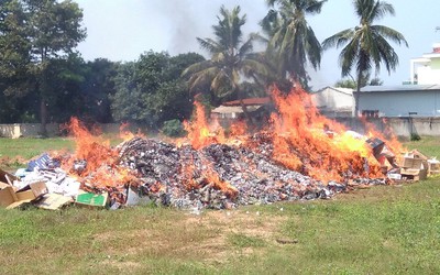 Vĩnh Long: Tiêu hủy 150.000 gói thuốc lá ngoại nhập lậu