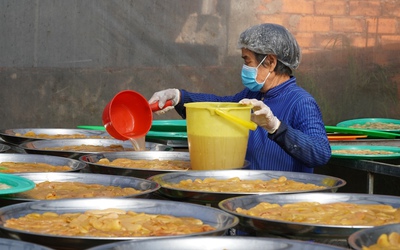 Làng nghề bánh tráng, mứt kẹo lâu đời ở miền Tây tất bật vào vụ Tết