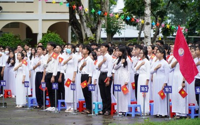 Bí thư Trung ương Đoàn dự khai giảng năm học mới tại Vĩnh Long