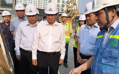 Phó Thủ tướng Trịnh Đình Dũng kiểm tra thực địa một số dự án giao thông trọng điểm tại Hà Nội