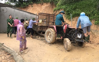 Vụ sạt lở núi khiến 2 trẻ bị thương nặng: "Tôi không thể cùng lúc cứu vợ và con"