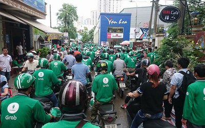 Hà Nội: Yêu cầu Uber, Grab công khai giá cước như taxi truyền thống