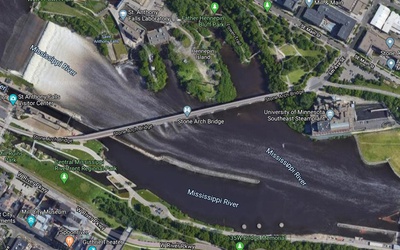 Tin Google Maps, một tài xế lao xuống sông may mắn thoát chết