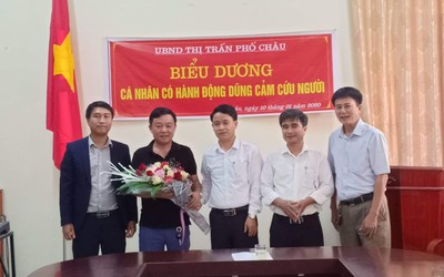 Biểu dương người đàn ông lao mình xuống sông cứu người