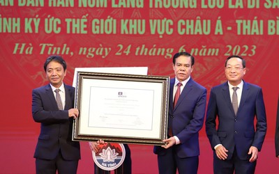 Đón bằng công nhận Văn bản Hán Nôm làng Trường Lưu là di sản thế giới