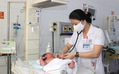 Hà Tĩnh: Mổ đẻ thành công thai nhi nặng hơn 6kg