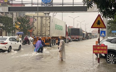 Hà Tĩnh: Mưa tầm tã, nhiều vùng bắt đầu ngập lụt