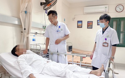 Cấp cứu cho thanh niên 35 tuổi bị vỡ tinh hoàn do đá bóng