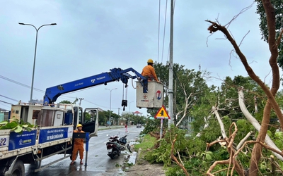 Hàng loạt địa phương bị mất điện do bão Noru