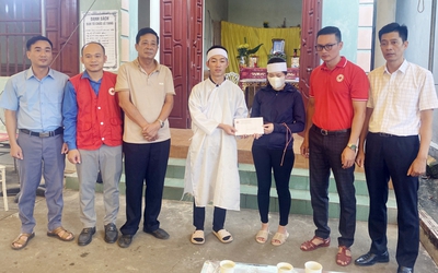 Quảng Ninh: Trao hỗ trợ cho gia đình ngư dân gặp nạn