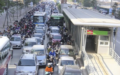 Đầy rẫy sai phạm, BRT nên chạy như xe buýt thường