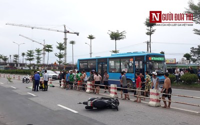 Hà Nội: Hai người thương vong nghi do đâm vào dải phân cách