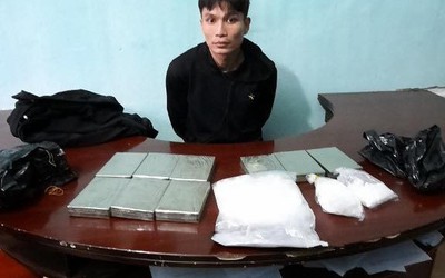 Bắt giữ 2 đối tượng vận chuyển 9 bánh heroin và 1 kg ma tuý đá