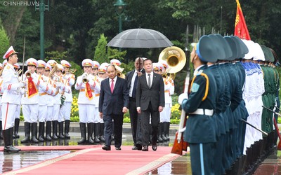 Chùm ảnh: Thủ tướng Nguyễn Xuân Phúc đón Thủ tướng Nga