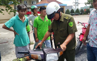 Vây bắt 2 đối tượng tấn công cảnh sát hình sự bằng dao và hơi cay