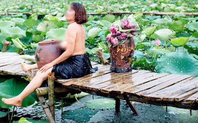 Nude giữa đầm sen: Người già có nên?