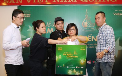 Nhà báo Lại Văn Sâm và Hoa khôi Lan Khuê sẽ là MC giải Âm nhạc Cống hiến 2018