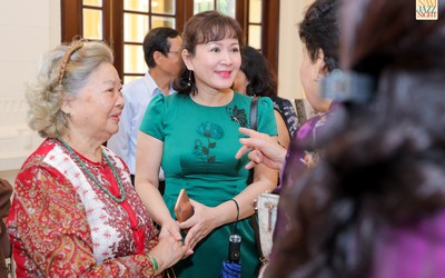 NSND Lê Mai, Minh Hoà "tay bắt mặt mừng", NSND Tự Long hát Chèo trong lễ giỗ Tổ sân khấu