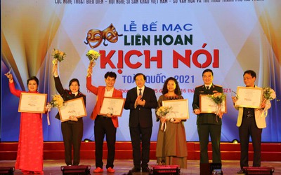 34 Huy chương vàng được trao tại Bế mạc Liên hoan Kịch nói 2021