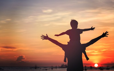 [Radio] Câu chuyện cuối tuần: Cái chết dưới sông Hàn và vết gối quỳ trên vỉa hè Sài Gòn