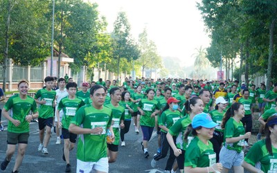Khởi tranh giải marathon quốc tế Hậu Giang 2022 vì một môi trường xanh
