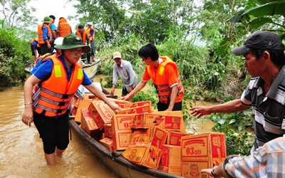 Thủ tướng chỉ đạo khẩn trương sửa quy định về quyên góp, hỗ trợ