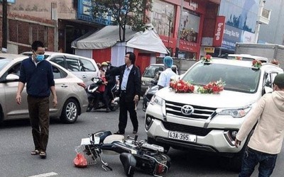 Ô tô trong đoàn rước dâu va chạm với xe máy khiến 1 người tử vong