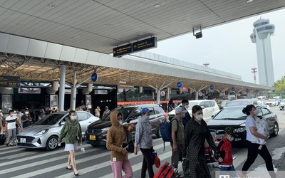 Xử lý nghiêm tình trạng chèo kéo, tăng giá tại sân bay Tân Sơn Nhất